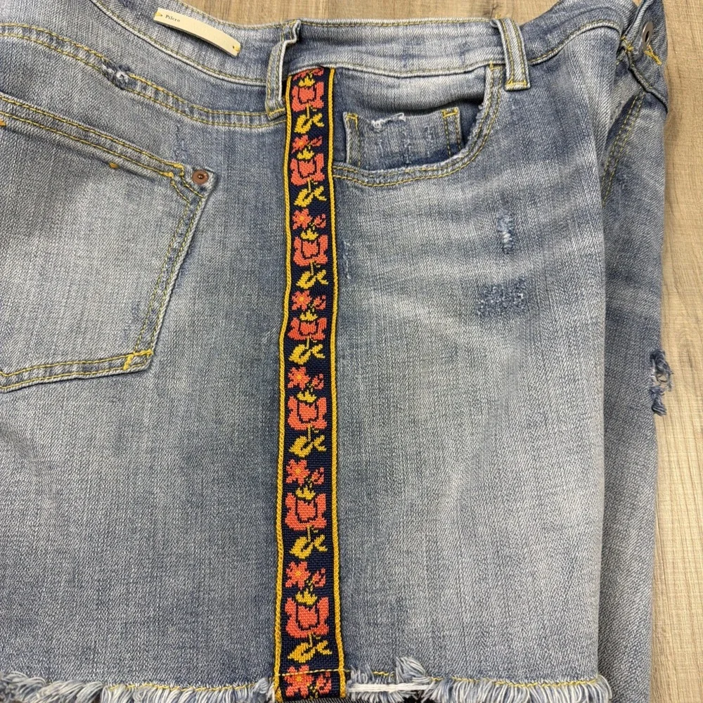 Anthropologie Pilcro Embroidered Stripe Denim Shorts Slim Boyfriend Size 29 - Picture 6 of 8